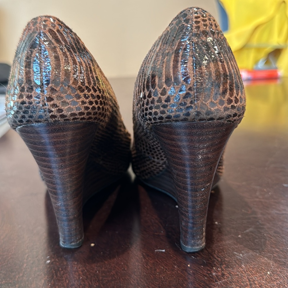 Max Studio Wedge - Picture 4 of 6